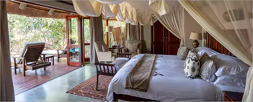 Game viewing in Mohlabetsi SAfari Lodge
